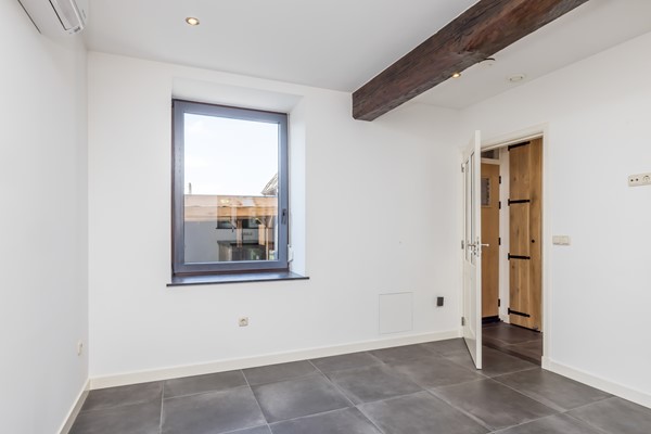 Foto - Te koop: Een woning voor de toekomst met een energielabel van A+++ met een multifunctionele ruimte      (ca 25 m2) en tuin met eiken overkapping en grote eiken carport in het Heuvelland.